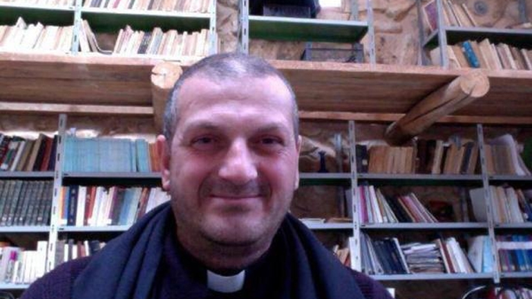 Συρία: Απελευθερώθηκε ιερέας που είχε απαχθεί από το Ισλαμικό Χαλιφάτο