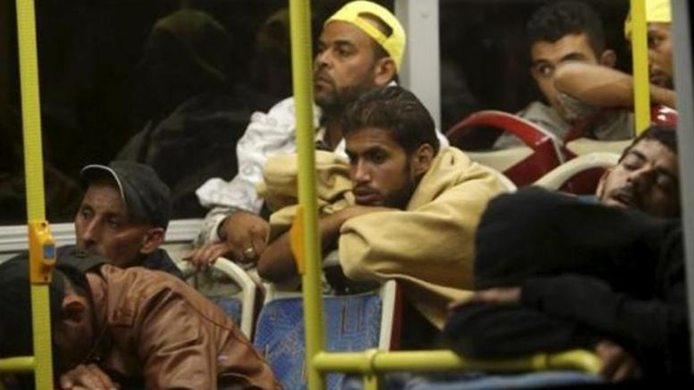 Με αστικά λεωφορεία η μεταφορά των προσφύγων στις προσωρινές δομές φιλοξενίας Με αστικά λεωφορεία η μεταφορά των προσφύγων στις προσωρινές δομές φιλοξενίας