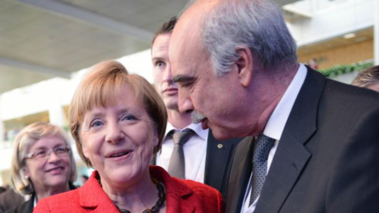 Ικανοποιημένη η ΝΔ από την ομιλία Μέρκελ στο συνέδριο του ΕΛΚ