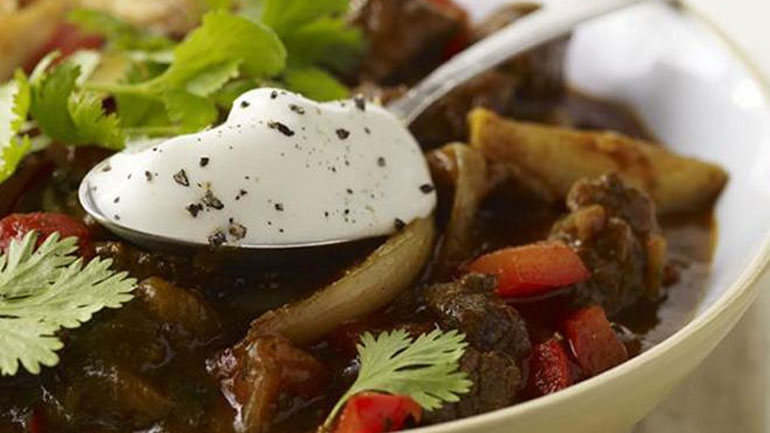 Μοσχαράκι με τζίντζερ και κάρι