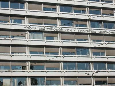 «Δεν επαναπροσλαμβάνονται οι καθαρίστριες έως τις 10/6»