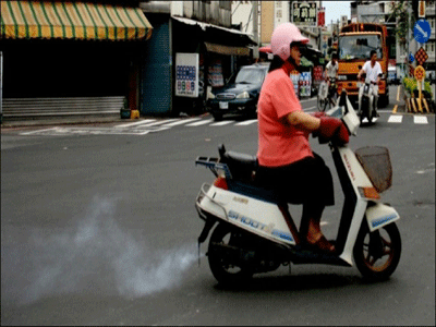 Τα μηχανάκια ρυπαίνουν περισσότερο από τα αυτοκίνητα