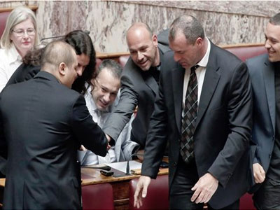 Στην Ολομέλεια προσήλθαν οι κρατούμενοι βουλευτές της Χρυσής Αυγής