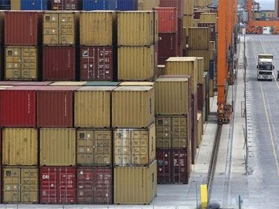 Μείωση 10,7% στο έλλειμμα εμπορικού ισοζυγίου