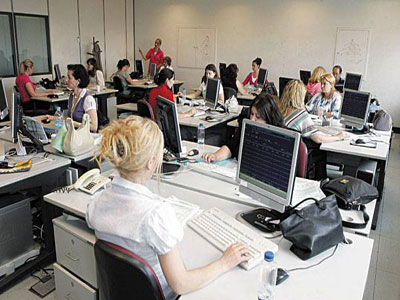 «Ξέφραγο αμπέλι» το Δημόσιο «Ξέφραγο αμπέλι» το Δημόσιο