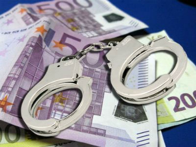 Χειροπέδες σε διευθύνοντα σύμβουλο εταιρείας για χρέη