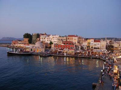 Σε εορταστικούς ρυθμούς τα Χανιά