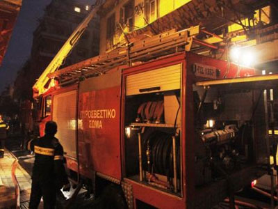 Σε εξέλιξη φωτιά σε εγκαταλελειμμένο κτήριο στην Αθήνα