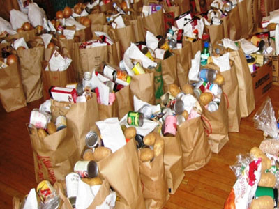 Συγκέντρωση και διανομή τροφίμων στη Θεσσαλονίκη