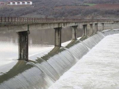 Παραμένει πάνω από το όριο συναγερμού η στάθμη του Έβρου στο Πύθιο