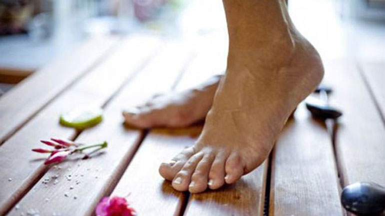 Δείτε τι χρειάζεστε για να κάνετε το τέλειο πεντικιούρ στο σπίτι