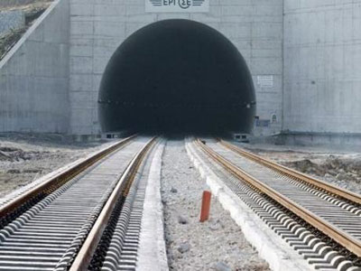 Μέτκα: Σύμβαση για τη σιδηροδρομική γραμμή Κιάτο – Ροδοδάφνη