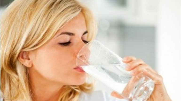 Πιείτε νερό με άδειο στομάχι το πρωί!