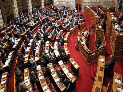 Στη Βουλή μετατίθεται η αντιπαράθεση για τη «μικρή ΔΕΗ»