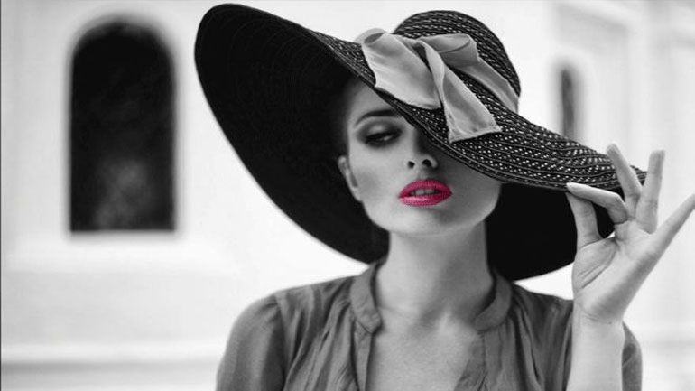 Τα μυστικά που κρύβει μια γοητευτική γυναίκα