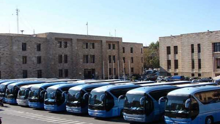 Χωροθέτηση θέσεων στάσης τουριστικών λεωφορείων στο κέντρο της Αθήνας ζητούν οι έμποροι