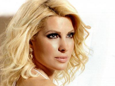 Μειώνονται κατά 50% οι αποδοχές της Μενεγάκη