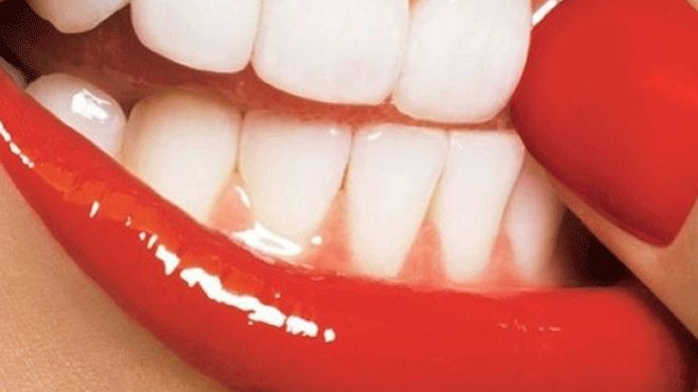 Φυσική λεύκανση με μαγικές τροφές