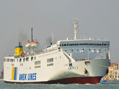 Με μηχανικό πρόβλημα επιστρέφει το «Κρήτη 2» στον Πειραιά