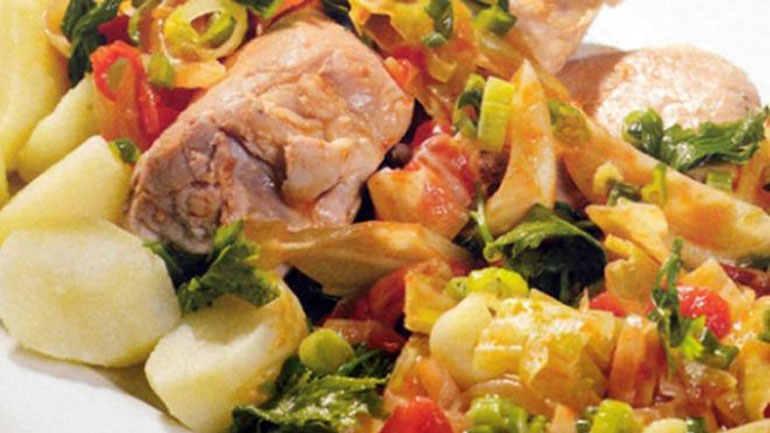 Χοιρινό με λάχανο κοκκινιστό