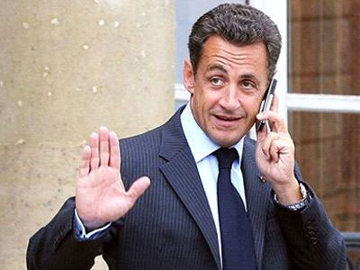 Ελεύθερος αλλά υπό δικαστική έρευνα ο Σαρκοζί