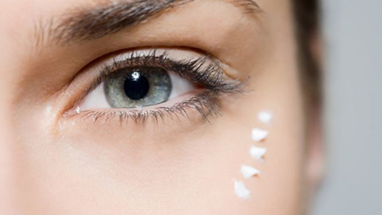 Η σωστή φροντίδα της περιοχής των ματιών σας