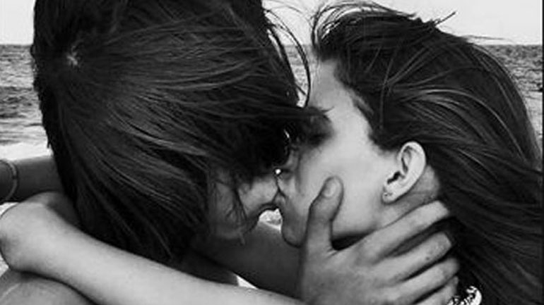 Τι κρύβει ένα παθιασμένο φιλί