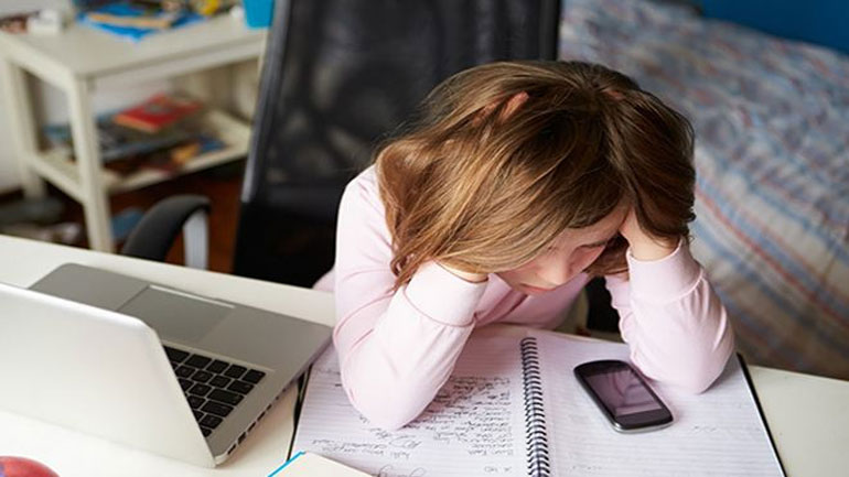 Τα παιδιά μένουν απροστάτευτα στους κινδύνους του cyber-bullying