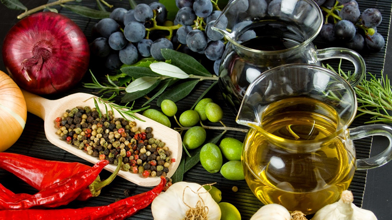 Η μεσογειακή διατροφή είναι εξίσου αποτελεσματική με τις στατίνες