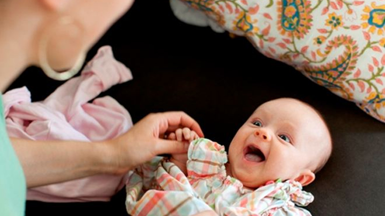 Συμβουλές για εύκολο ντύσιμο του μωρού σας