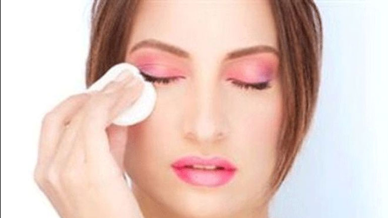Πώς θα κάνετε μακιγιάζ-ντεμακιγιάζ ματιών εάν φοράτε φακούς επαφής