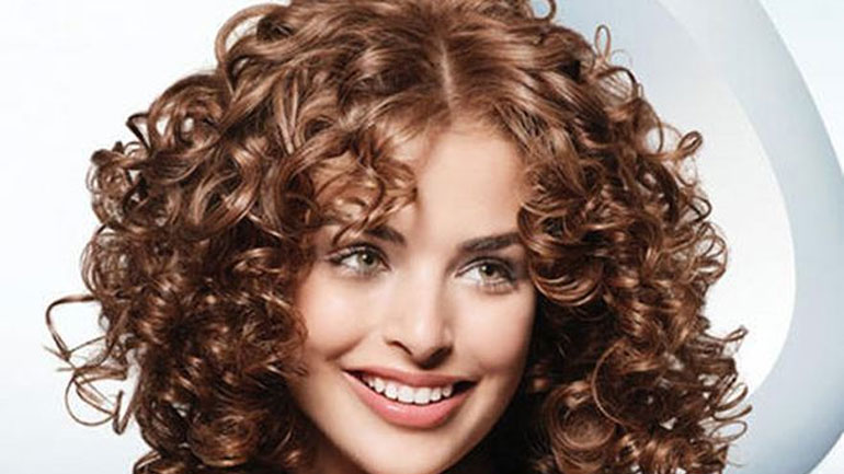 Αυτά είναι τα 4 top τρικ για ατημέλητα όμορφες μπούκλες!