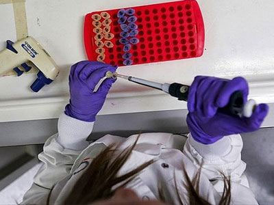 ΠΟΥ: Στις αρχές του 2015 το εμβόλιο κατά του Έμπολα