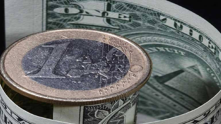 Ενισχύεται το ευρώ