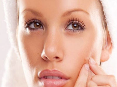 Δες τέσσερα tips για να καλύψεις τα σπυράκια σου