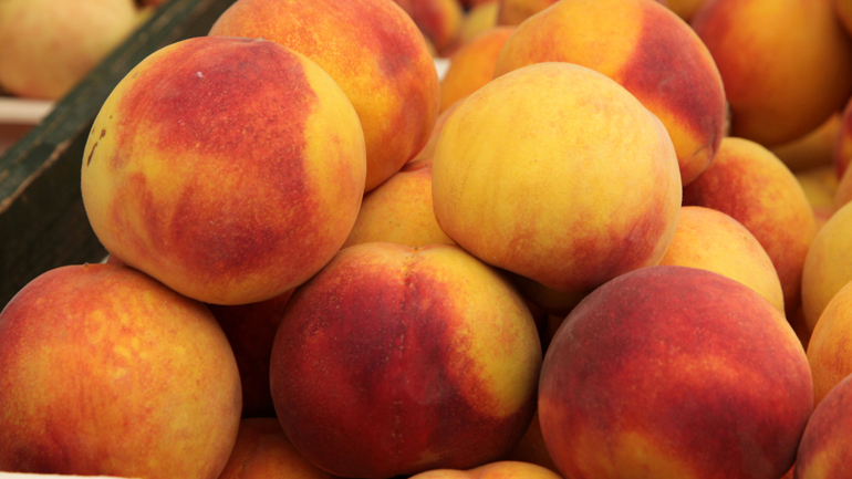 Δωρεάν διανομή ροδάκινων στον Δήμο Θεσσαλονίκης