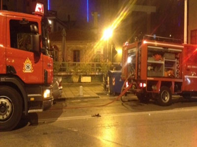 Στις φλόγες αποθήκη στα Χανιά