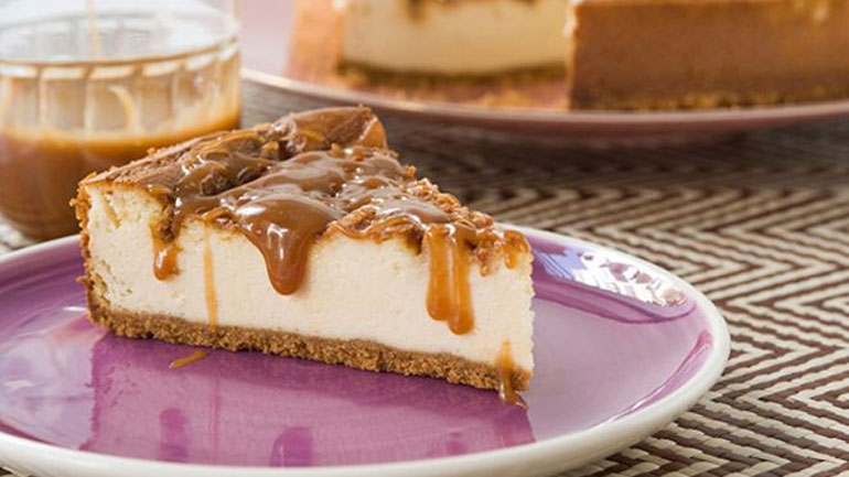 Εύκολο και δροσερό γλυκό ψυγείου με κρέμα και καραμέλα