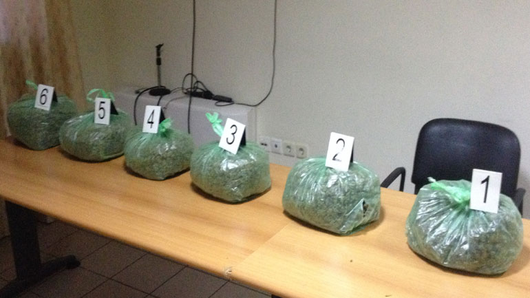 Χίος: Είχαν κρύψει έξι κιλά κάνναβη σε σακούλες σκουπιδιών