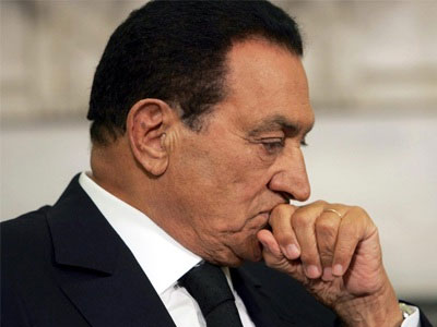Αίγυπτος: Παραμένουν υπό κράτηση ο Μουμπάρακ και οι γιοι του