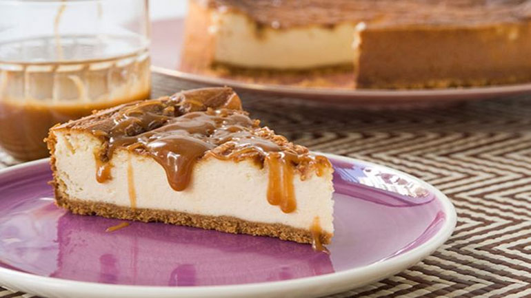 Εύκολο και δροσερό γλυκό ψυγείου με κρέμα και καραμέλα