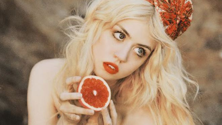 Οι τέσσερις χρήσεις του γκρέιπφρουτ για να είσαι πάντα κούκλα!