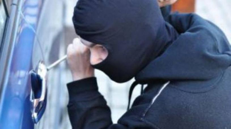 Στα χέρια της ΕΛ.ΑΣ. «επαγγελματίες» διαρρήκτες Ι.Χ. στην Κηφισιά