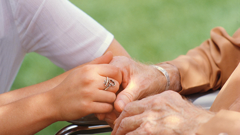 To Αλτσχάιμερ ίσως μπορεί να μεταδοθεί από άνθρωπο σε άνθρωπο