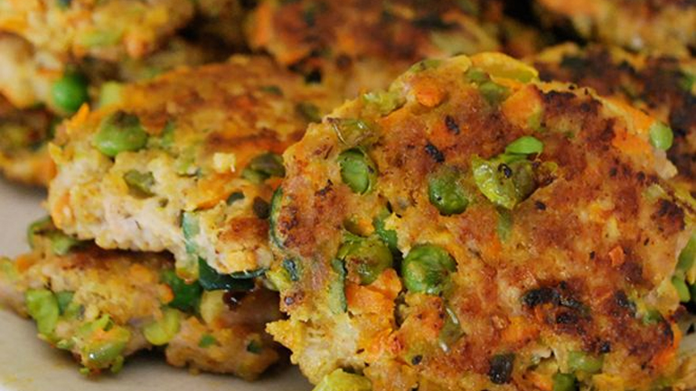 Φτιάξτε εύκολα ζουμερά μπιφτέκια κοτόπουλου