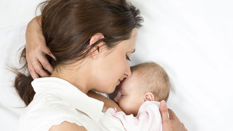 Πώς μπορούν οι άνδρες να υποστηρίξουν τον μητρικό θηλασμό