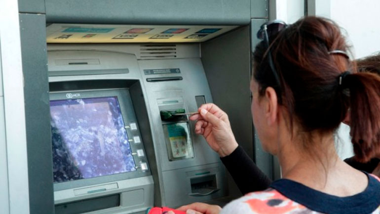 Χανιά: Μικρότερες οι ουρές σε ΑΤΜ και σούπερ μάρκετ