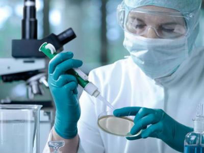 Επιτυχής η πρώτη κλινική δοκιμή σε ανθρώπους πειραματικού εμβολίου για τον Έμπολα