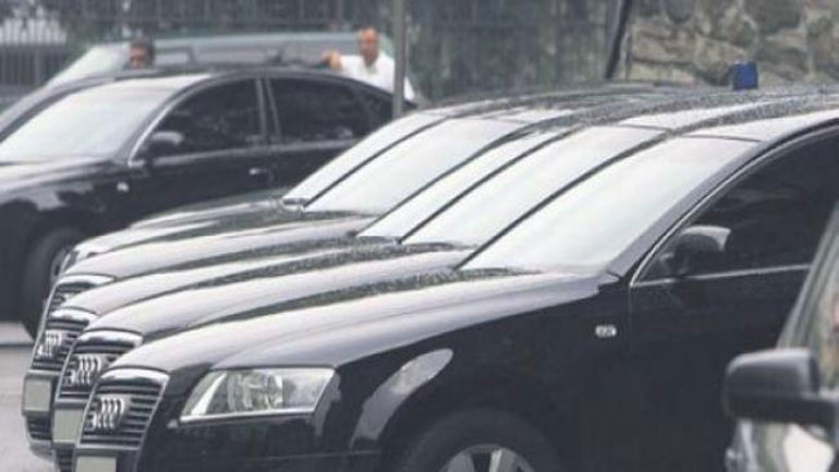 Σερβία: Πωλητήριο σε κυβερνητικά οχήματα