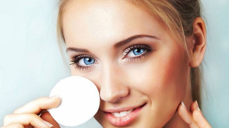 Πώς θα κάνετε μακιγιάζ-ντεμακιγιάζ ματιών εάν φοράτε φακούς επαφής